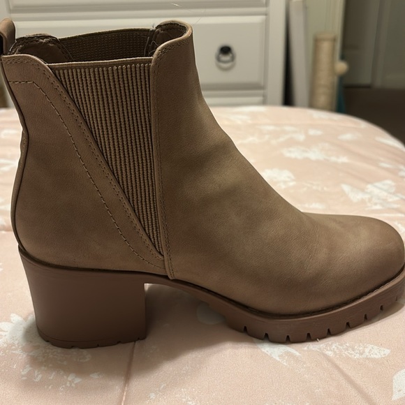 Mia Jody Chelsea Boot - Size 8.0 new never worn! - Picture 3 of 5